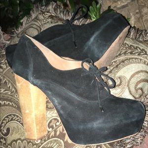 SEXY BLACK SUEDE 5’ HEEL LACE UP PLATFORMS CUTE